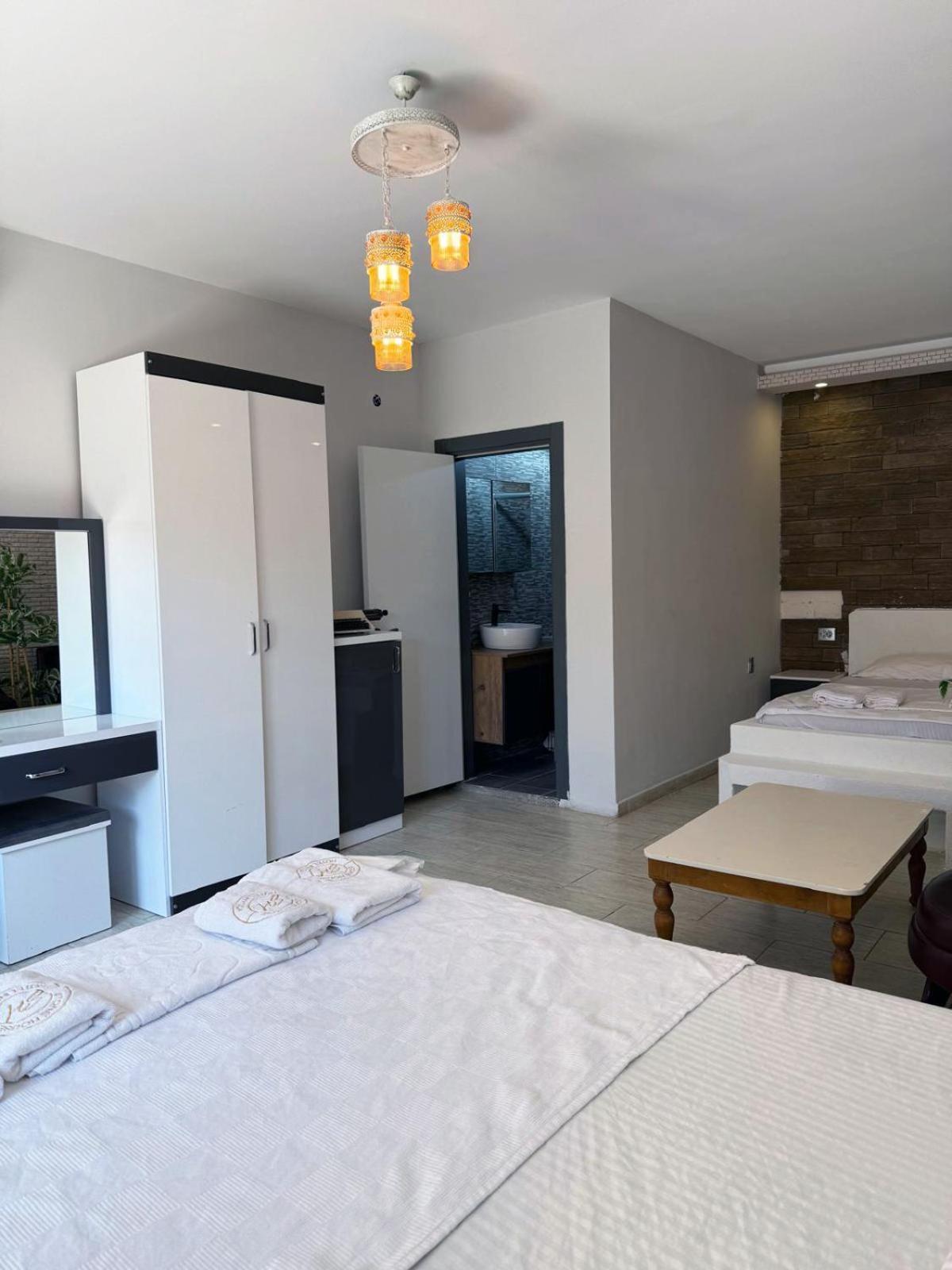 Stone House Butik Hotel *